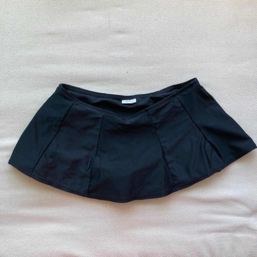 Popina Vintage-Style Bikini bottom Skirt – Black – Size 6 (Never Worn) 🖤🌊